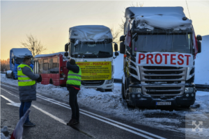 Блокаду пункту пропуску на кордоні зі Словаччиною припинено