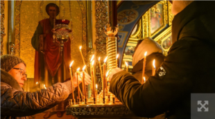 Прихожане Православной и Греко-католической церквей Украины впервые отмечают Рождество 25 декабря
