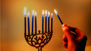 Євреї всього світу розпочинають святкування Хануки