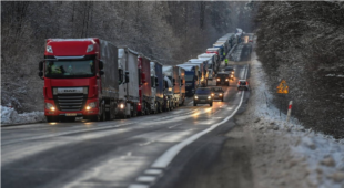 Poland's new infrastructure minister meets haulers protesting at Ukraine border