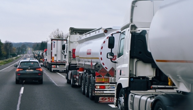 У Польщі блокують кордон у трьох пунктах пропуску, в чергах - 2 тисячі вантажівок