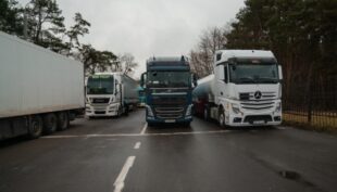 На кордоні з Польщею у чергах стоять близько 3000 вантажівок