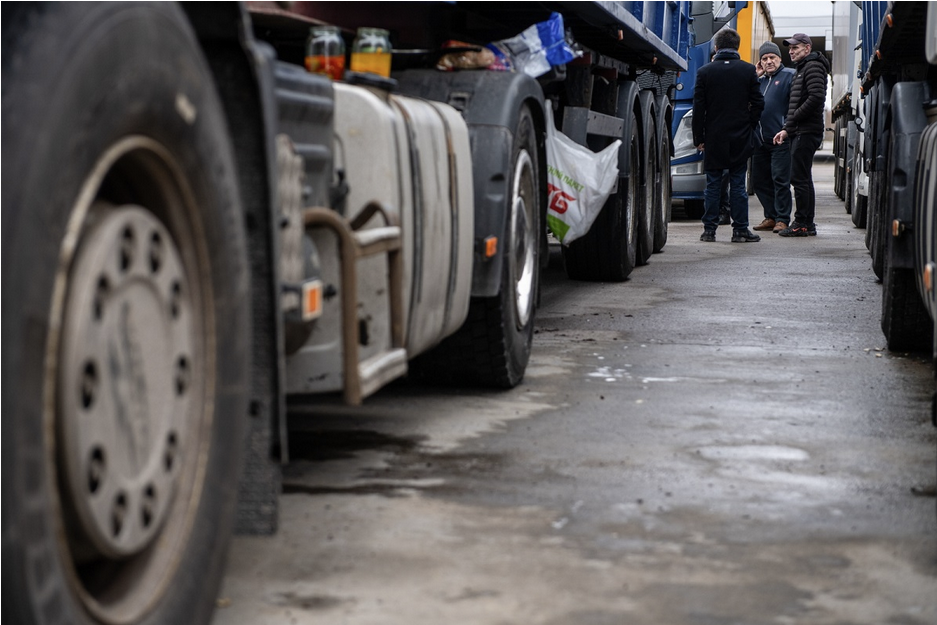 Триває блокада польськими фермерами пунктів пропуску на кордоні з Україною