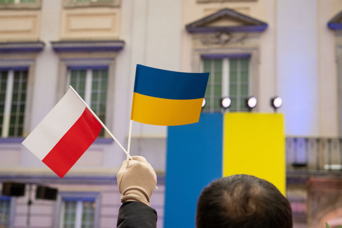Опитування: кількість українців, які бажають залишитися в Польщі, зменшується