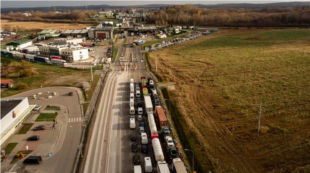Погранслужба Украины: Более 2400 грузовиков ожидают на польской стороне пересечения границы