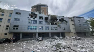 Внаслідок повторного удару по столиці пошкоджено медичний центр: є загиблі та поранені
