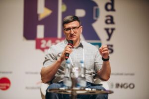 Кожні пів року 100 000 українців повертаються з-за кордону