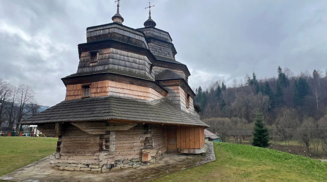 На Львівщині відкрили відреставровану дерев’яну церкву XVII століття