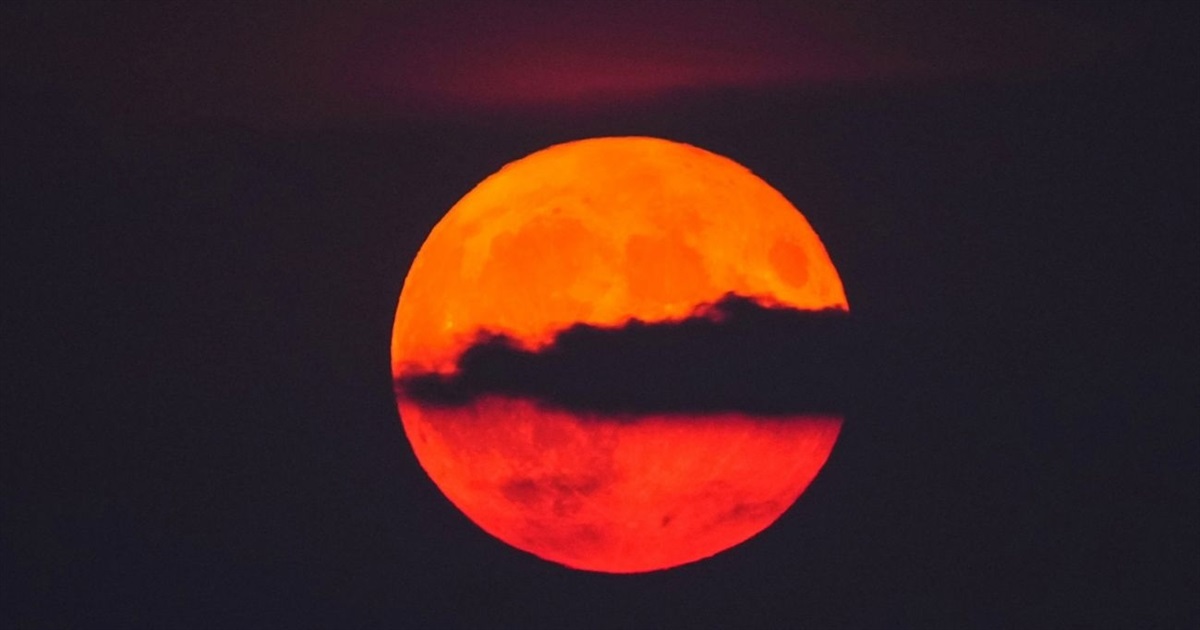 Сьогодні українці зможуть побачити Бобровий супермісяць