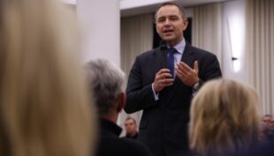 Польща підтримує Україну у війні з Росією, але відстоює свої інтереси - Навроцький