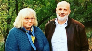 Людмила уважно спостерігає за співрозмовником, проте не оцінює його, а ніби заздалегідь приймає його таким, яким він є – Олег Володарський (відео)