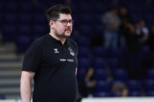 Польський фахівець Якуб Глушак припинив виконувати обов’язки головного тренера волейбольного клубу “Радомка”.