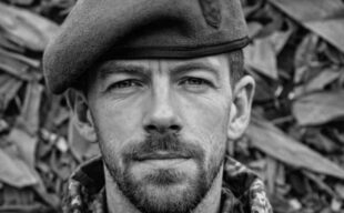 У Макарові прощаються із солдатом Іваном Петренком, який загинув на Покровському напрямку