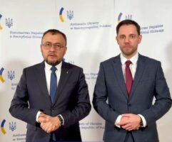 Для українців у Польщі створили інформаційний порадник про те, як діяти в кризових ситуаціях