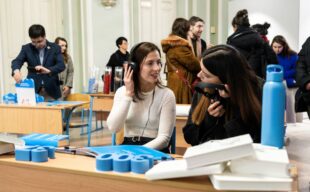 У Києві презентували мультимедійну виставку про дорослішання підлітків під час війни