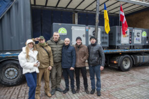 До Києва з Копенгагена надійшли генератори та мобільна котельня