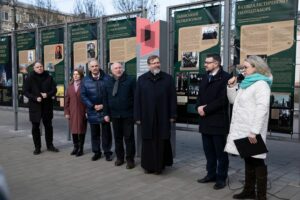 На Контрактовій площі відкрили історичну виставку про те, як намагались знищити УГКЦ