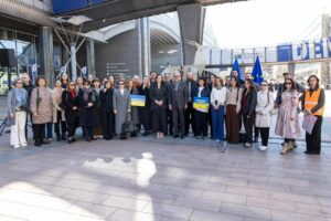 «Оригамі Олень»: скульптура з центру Покровська нині встановлена біля Європейського парламенту у Брюсселі