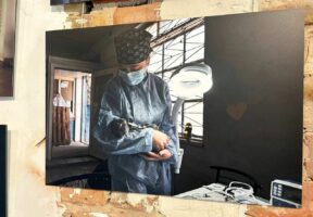 У Києві відкрили фотовиставку про боротьбу енергетиків цієї зими «До світла»