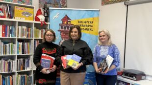 Генконсульство України передало українській бібліотеці у Гданську художню літературу