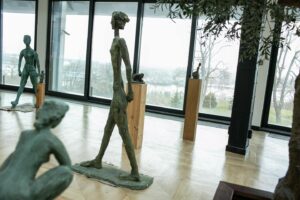 Мистецтво сильніше війни: у історичному центрі Києві відкривається виставка скульптур «Мій Едем»