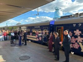 З Києва до Ужгорода у перший рейс вирушив флагманський поїзд «Сакура»