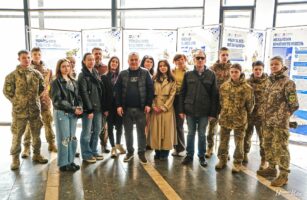 Виставка про співпрацю України з НАТО відкрилась на станції метро у Києві