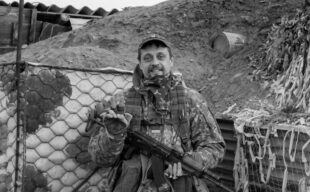 У Бучі попрощалась із Захисником Олегом «Білим» Білецьким