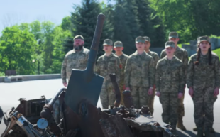 «Останню крапку ставить піхота»: у центрі Києва встановили інсталяцію