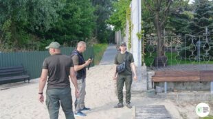 У Козині біля Києва власників дорогих маєтків змусять прибрати незаконні причали біля Дніпра