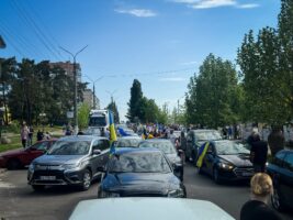 «Маємо жити. Маємо пам’ятати»: в Обухові відбувся масштабний автопробіг у День Героїв