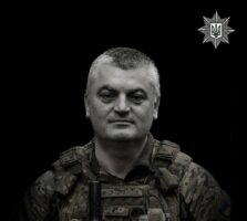 У лікарні від поранень помер київський поліцейський та військовий Олександр Кучай