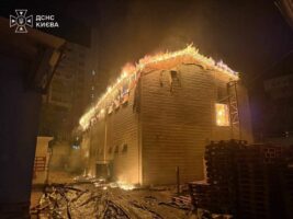 Загиблі та поранені, зруйноване житло, пожежі по місту: показали наслідки удару рф балістикою по Києву