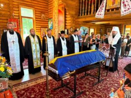 У селі Русанів на Броварщині попрощались із сержантом-вогнеметником Русланом Латушем