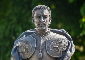 На День Конституції Президент Володимир Зеленський виступив з ініціативою встановити памʼятник Івану Мазепі у центрі Києва