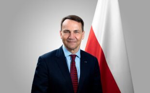 Сікорський закликав ЄС обмежити пересування російських дипломатів і посилити контроль в’їзду громадян РФ