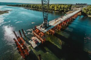 Будівництво тимчасового мосту між Україною та Молдовою: Autostrada завершує роботи в руслі Дністра